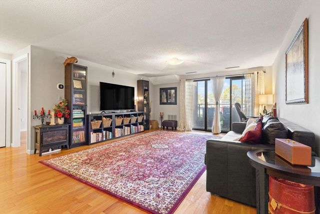 22 Ninth 107, Medford, MA 02155