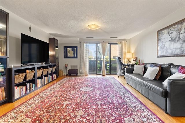 22 Ninth 107, Medford, MA 02155