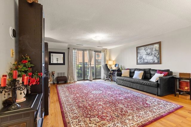 22 Ninth 107, Medford, MA 02155