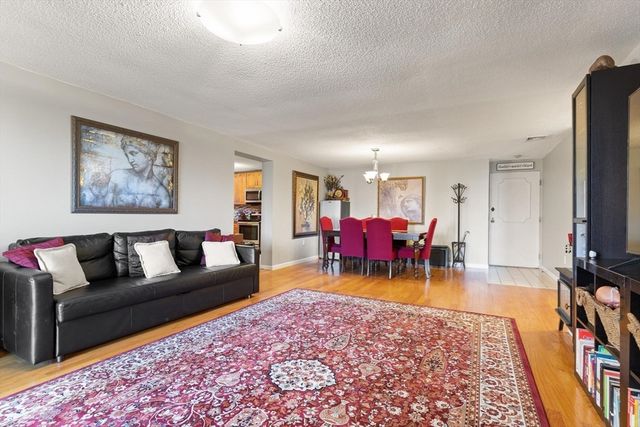 22 Ninth 107, Medford, MA 02155