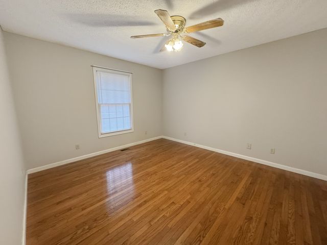 223 Twin Oaks Rd, Dover, TN 37058