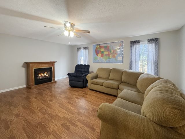 223 Twin Oaks Rd, Dover, TN 37058