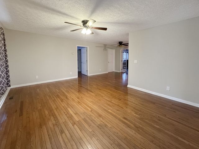 223 Twin Oaks Rd, Dover, TN 37058