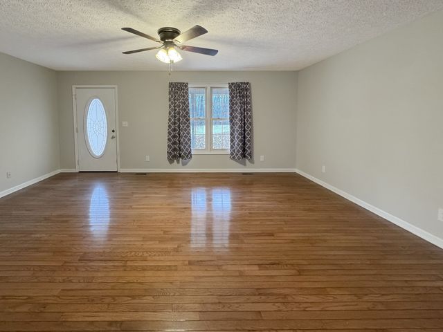 223 Twin Oaks Rd, Dover, TN 37058