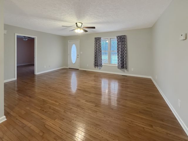 223 Twin Oaks Rd, Dover, TN 37058