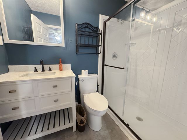 223 Twin Oaks Rd, Dover, TN 37058