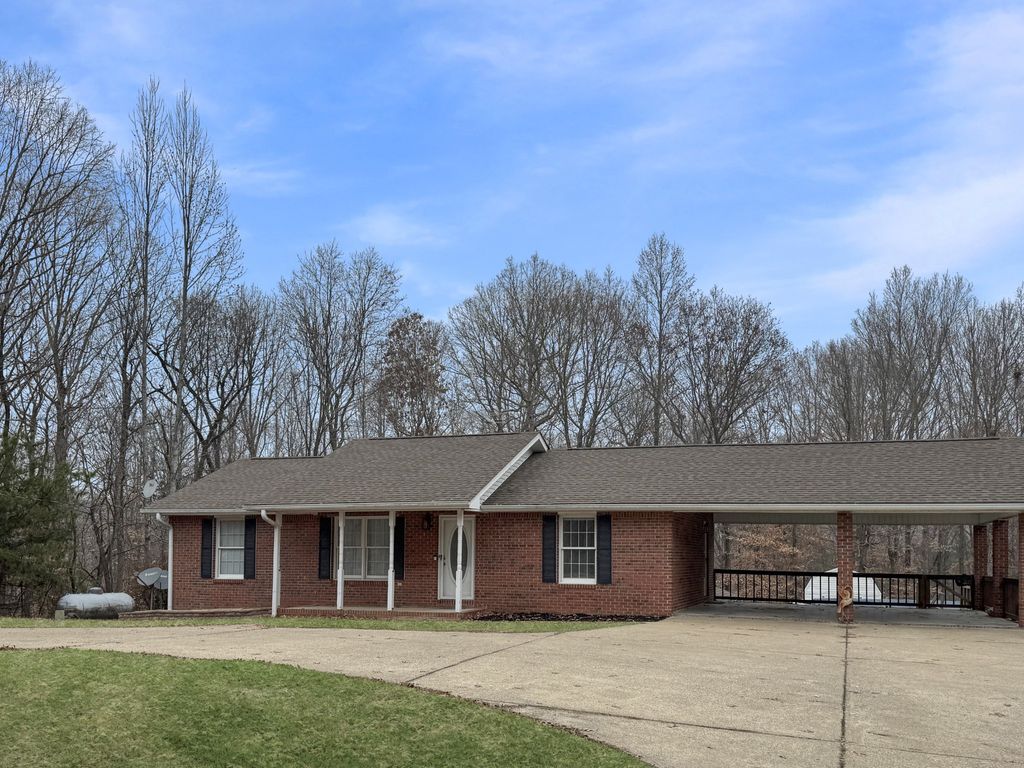 223 Twin Oaks Rd, Dover, TN 37058