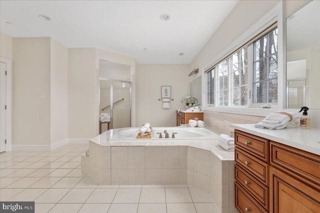 7808 WINTERBERRY PL, Bethesda, MD 20817