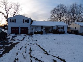 677 Cohassett Dr, Hermitage, PA 16148