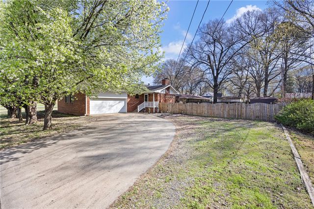 200 E 6th Street, Russellville, AR 72801