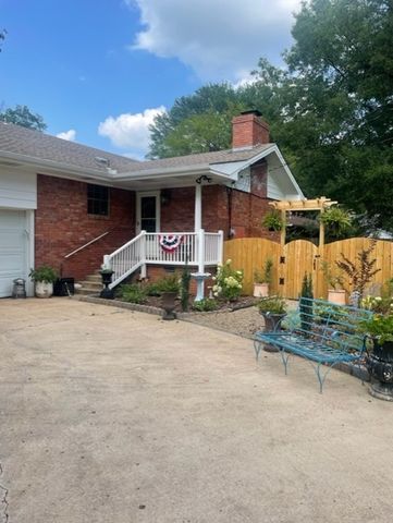 200 E 6th Street, Russellville, AR 72801