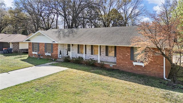 200 E 6th Street, Russellville, AR 72801