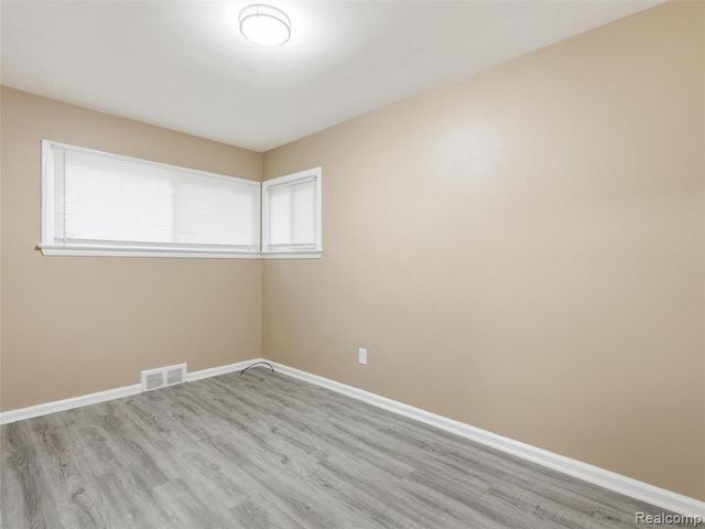 15663 Carlisle Street, Detroit, MI 48205