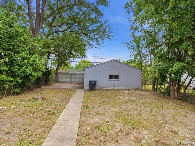 15663 Carlisle Street, Detroit, MI 48205