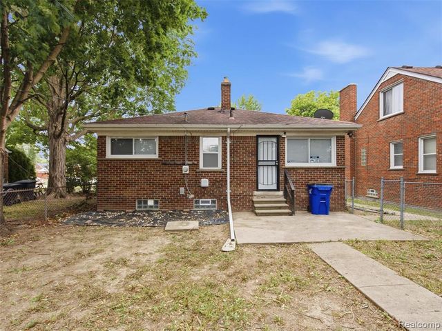 15663 Carlisle Street, Detroit, MI 48205