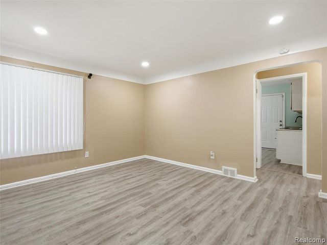 15663 Carlisle Street, Detroit, MI 48205
