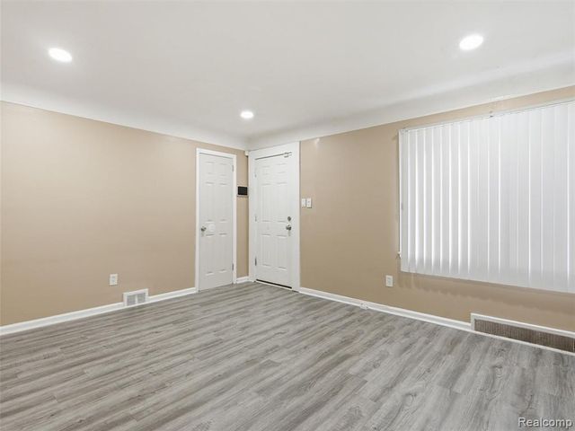 15663 Carlisle Street, Detroit, MI 48205