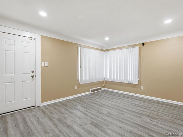 15663 Carlisle Street, Detroit, MI 48205