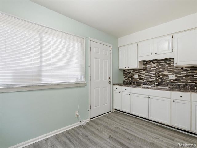 15663 Carlisle Street, Detroit, MI 48205