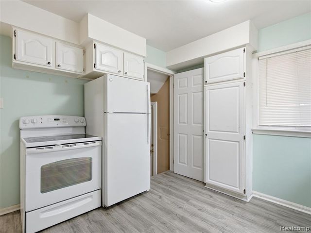 15663 Carlisle Street, Detroit, MI 48205