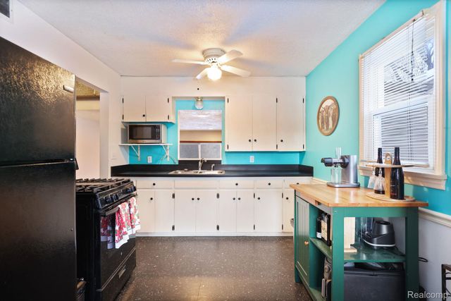 5465 Johnson Road, Flushing Charter Township, MI 48433