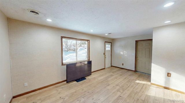 5465 Johnson Road, Flushing Charter Township, MI 48433