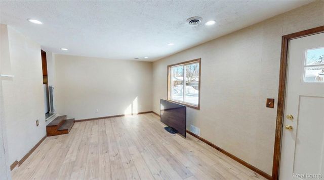 5465 Johnson Road, Flushing Charter Township, MI 48433