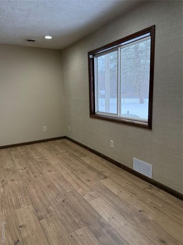 5465 Johnson Road, Flushing Charter Township, MI 48433