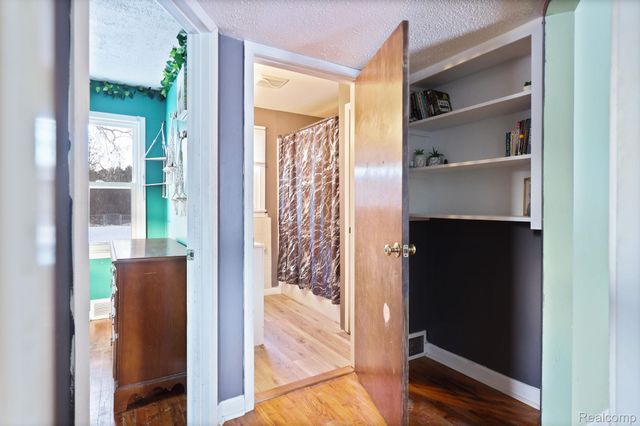 5465 Johnson Road, Flushing Charter Township, MI 48433