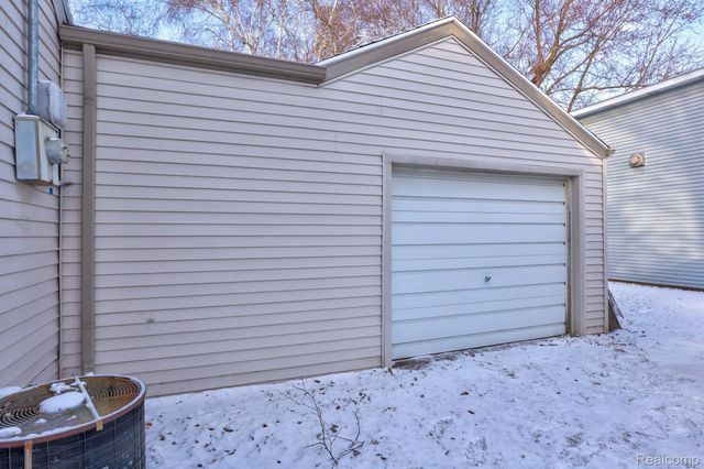 5465 Johnson Road, Flushing Charter Township, MI 48433