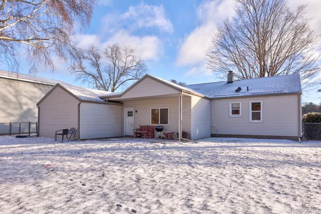 5465 Johnson Road, Flushing Charter Township, MI 48433