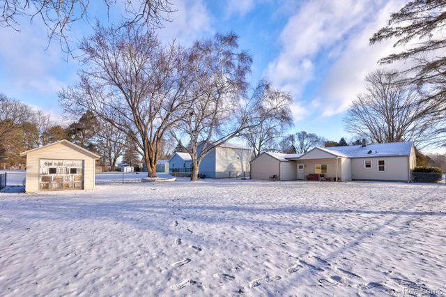 5465 Johnson Road, Flushing Charter Township, MI 48433