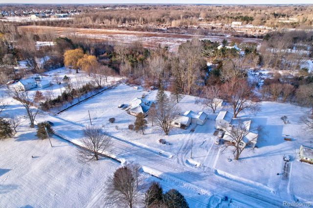 5465 Johnson Road, Flushing Charter Township, MI 48433