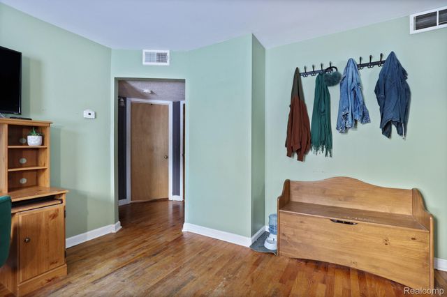 5465 Johnson Road, Flushing Charter Township, MI 48433