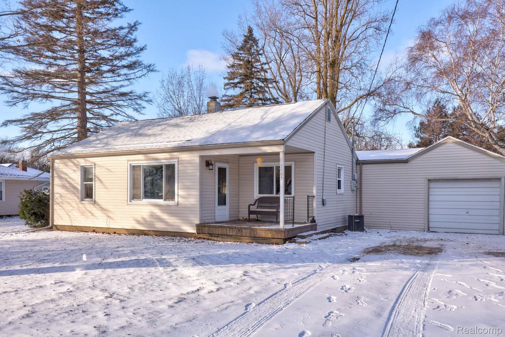 5465 Johnson Road, Flushing Charter Township, MI 48433