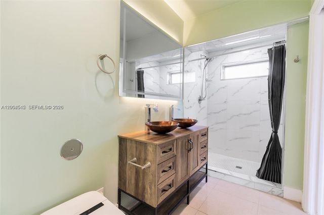 14601 NW 10th Ave 1, Miami, FL 33168