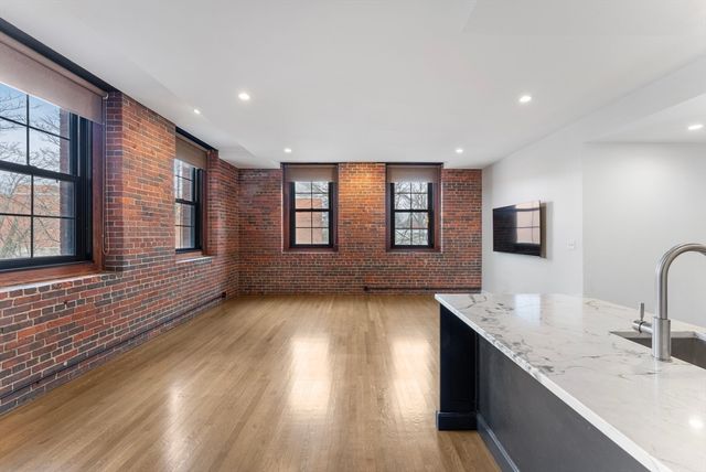 1241-1245 Adams F406, Boston, MA 02124