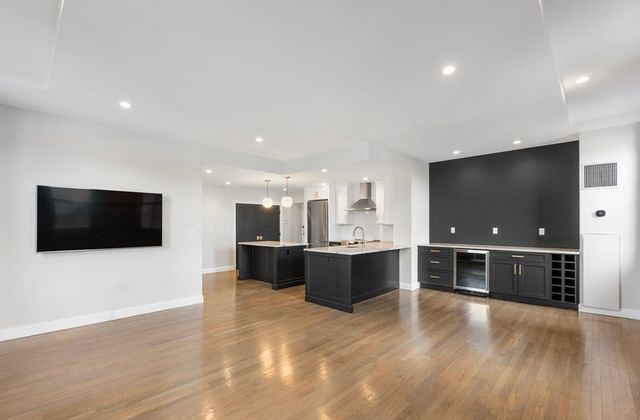 1241-1245 Adams F406, Boston, MA 02124