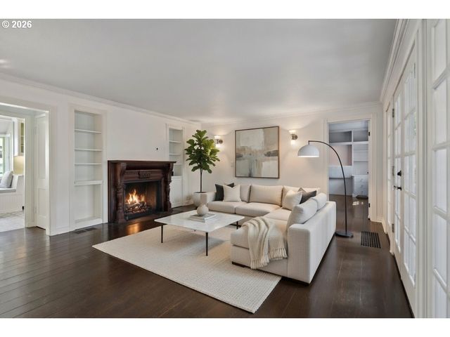 217 5TH St, Lake Oswego, OR 97034