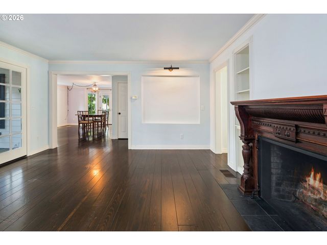 217 5TH St, Lake Oswego, OR 97034