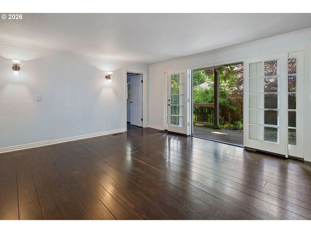 217 5TH St, Lake Oswego, OR 97034