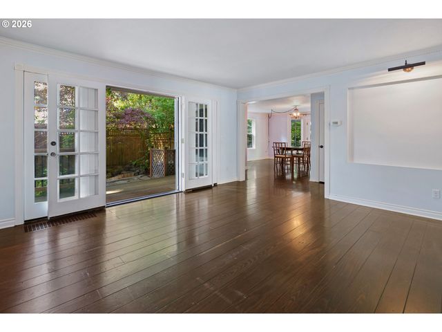 217 5TH St, Lake Oswego, OR 97034