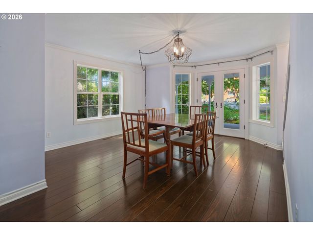 217 5TH St, Lake Oswego, OR 97034