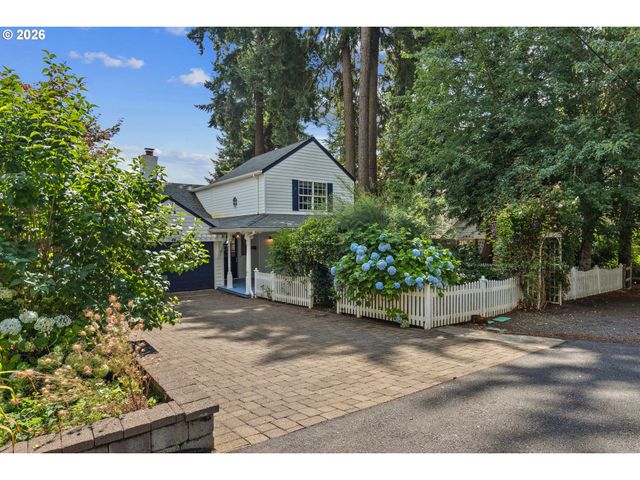 217 5TH St, Lake Oswego, OR 97034