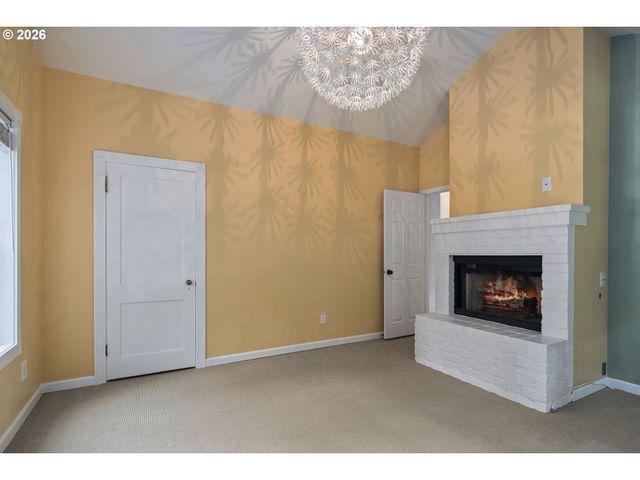 217 5TH St, Lake Oswego, OR 97034