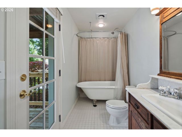 217 5TH St, Lake Oswego, OR 97034