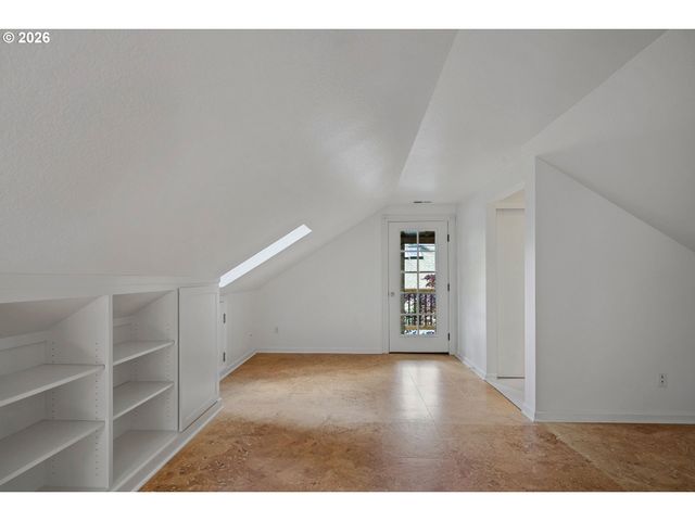 217 5TH St, Lake Oswego, OR 97034