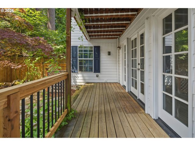 217 5TH St, Lake Oswego, OR 97034