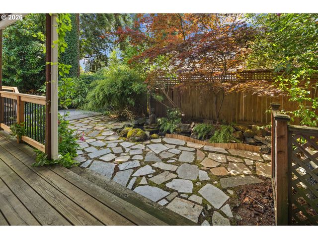 217 5TH St, Lake Oswego, OR 97034