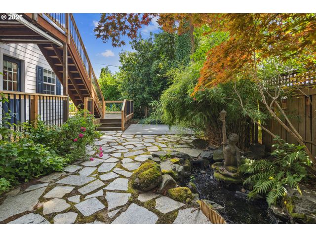 217 5TH St, Lake Oswego, OR 97034